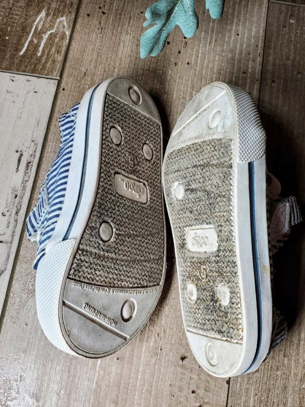 Circo Size 5 Baby Shoes Blue and White Striped Closure Non-Marking GUC - Picture 10 of 12